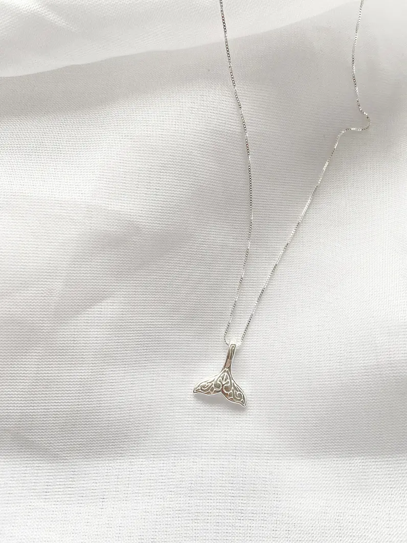 Collar Cola de Ballena  2