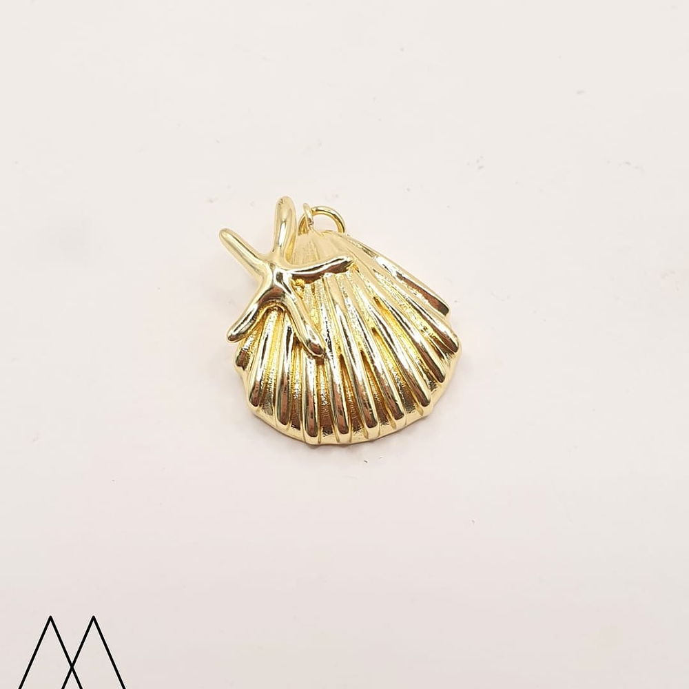 Colgante Concha de Mar dorada - estrella, con argolla 30mm