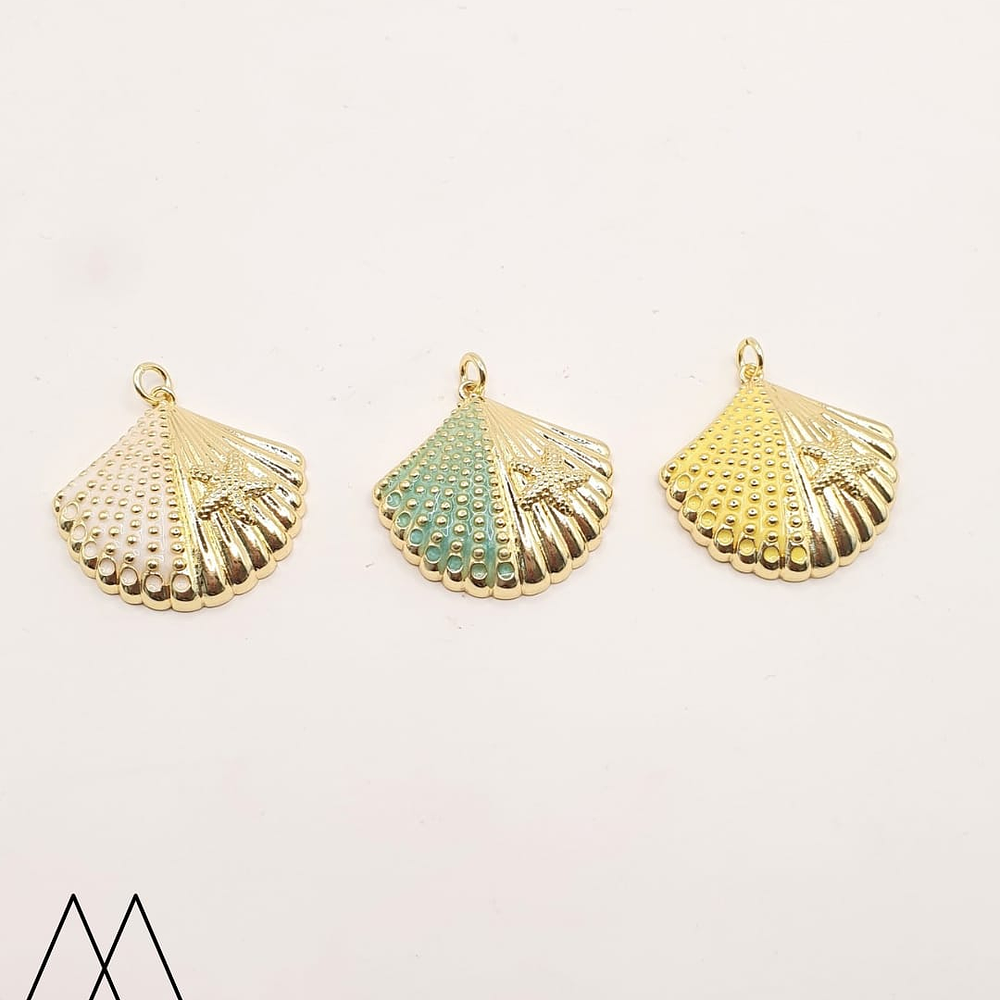 Colgante Concha de Mar dorada y color, con argolla 30mm