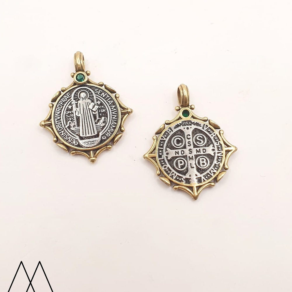 Colgante San Benito envejecido, con pasador 35mm