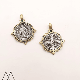 Colgante San Benito envejecido, con pasador 35mm