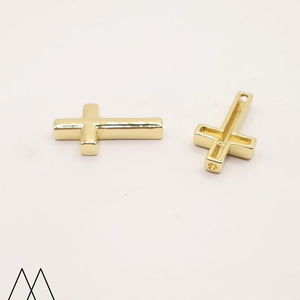 Cruz pasadora dorada, 25mm