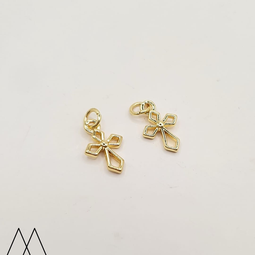 Cruz dorada, con argolla