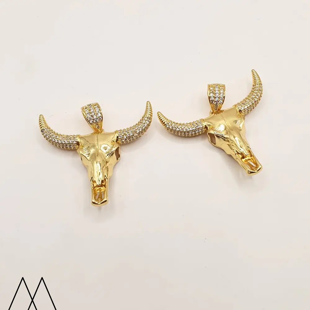  Colgante Cabeza de Toro, con portadije zircón 40mm