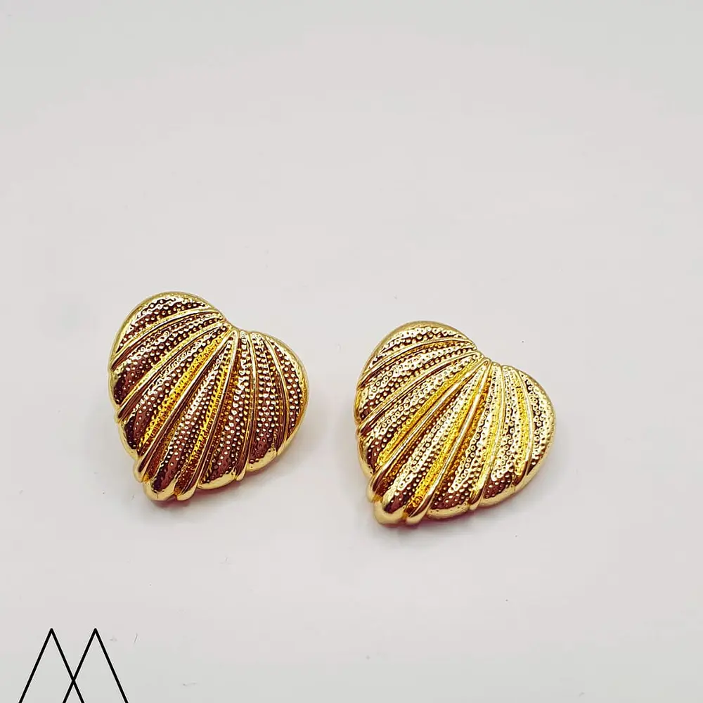 Aros corazón, rayitas 25mm 