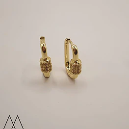 Argollas Ovalada con detalle zircón