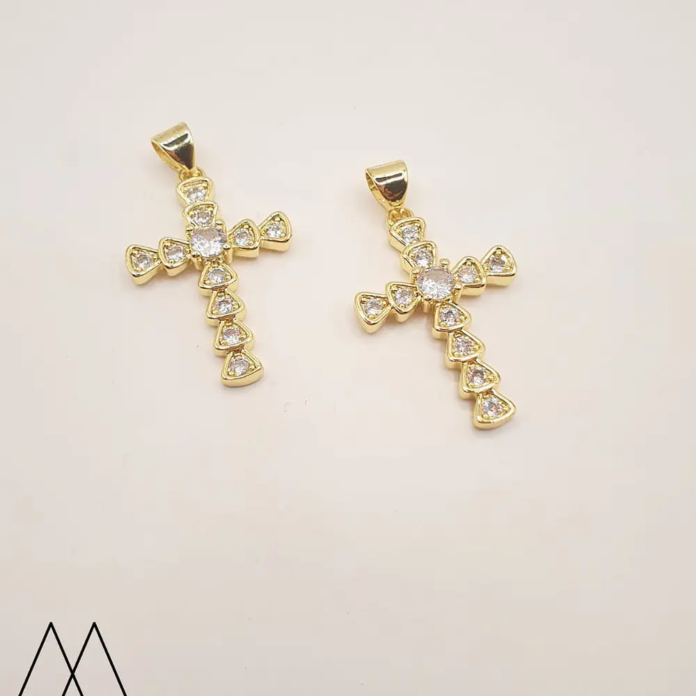 Cruz zircón, con portacolgante 30mm