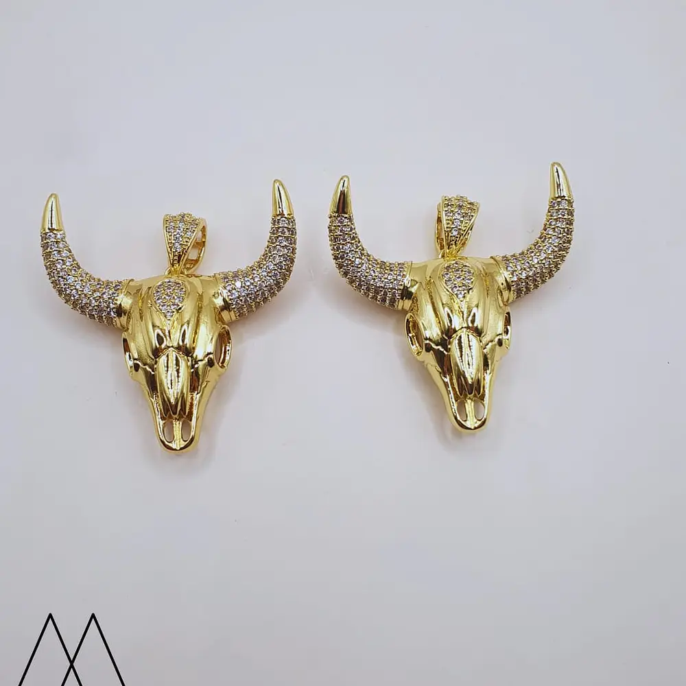  Colgante Cabeza de Toro, con portadije zircón 40mm