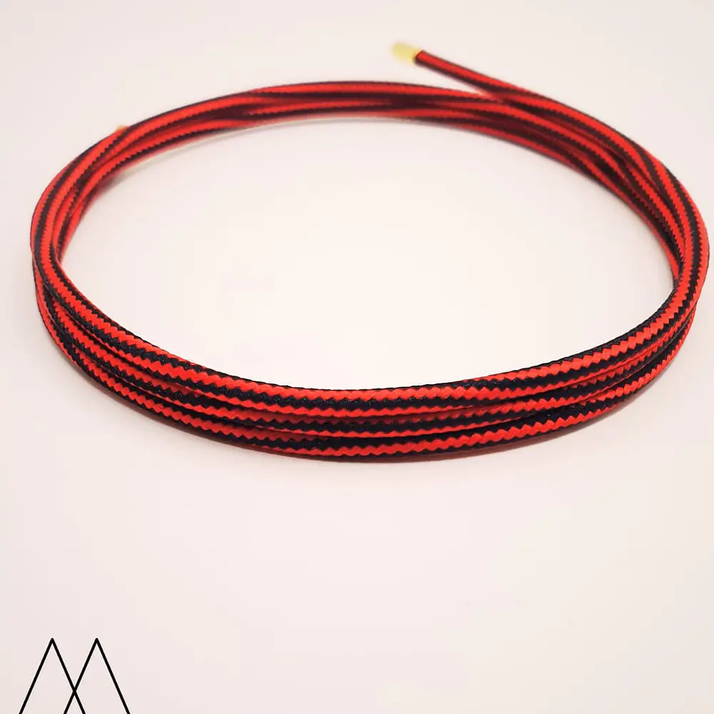 Cordón Imantada Rojo Negro, 58cm.