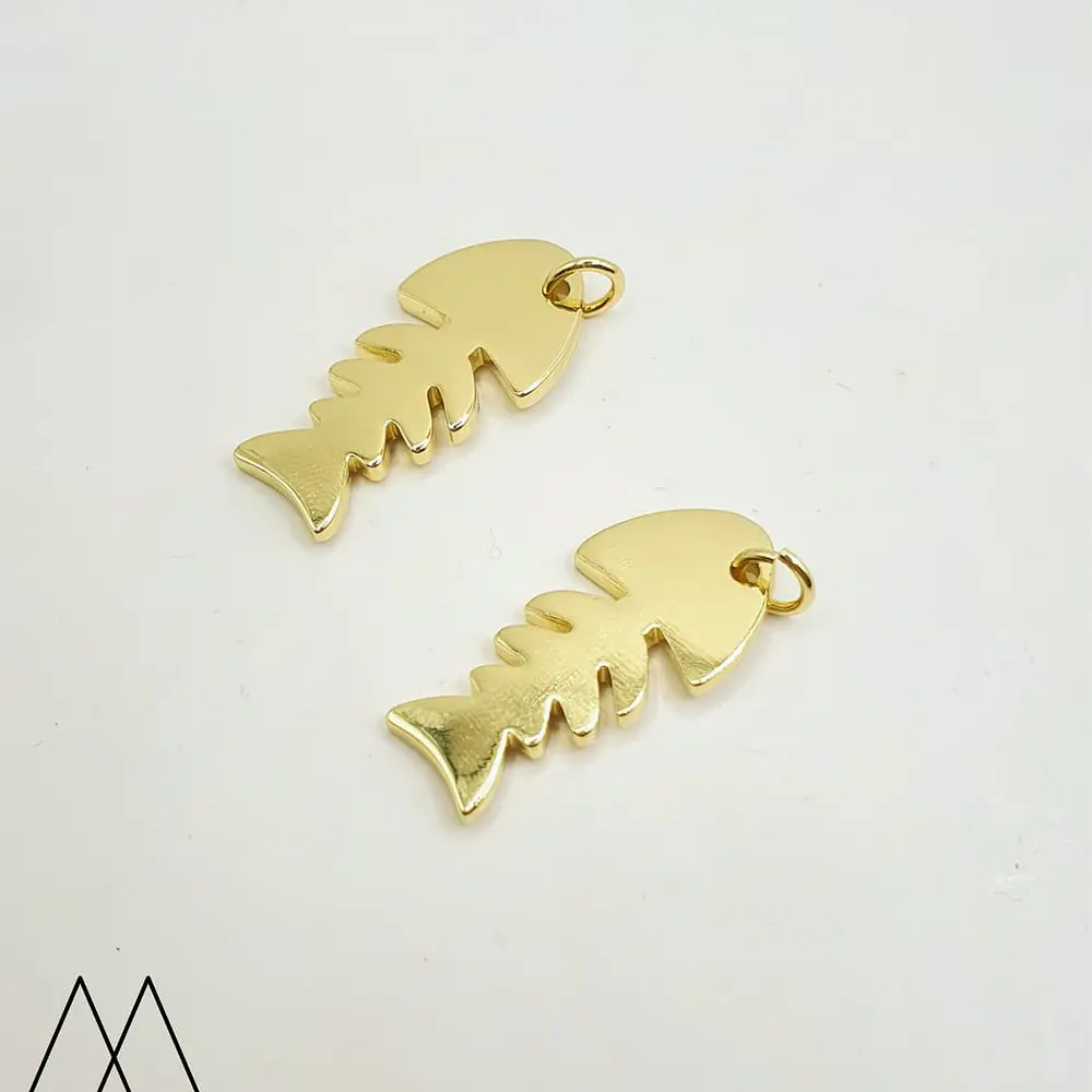 Colgante dorado de pez, con argolla 28mm