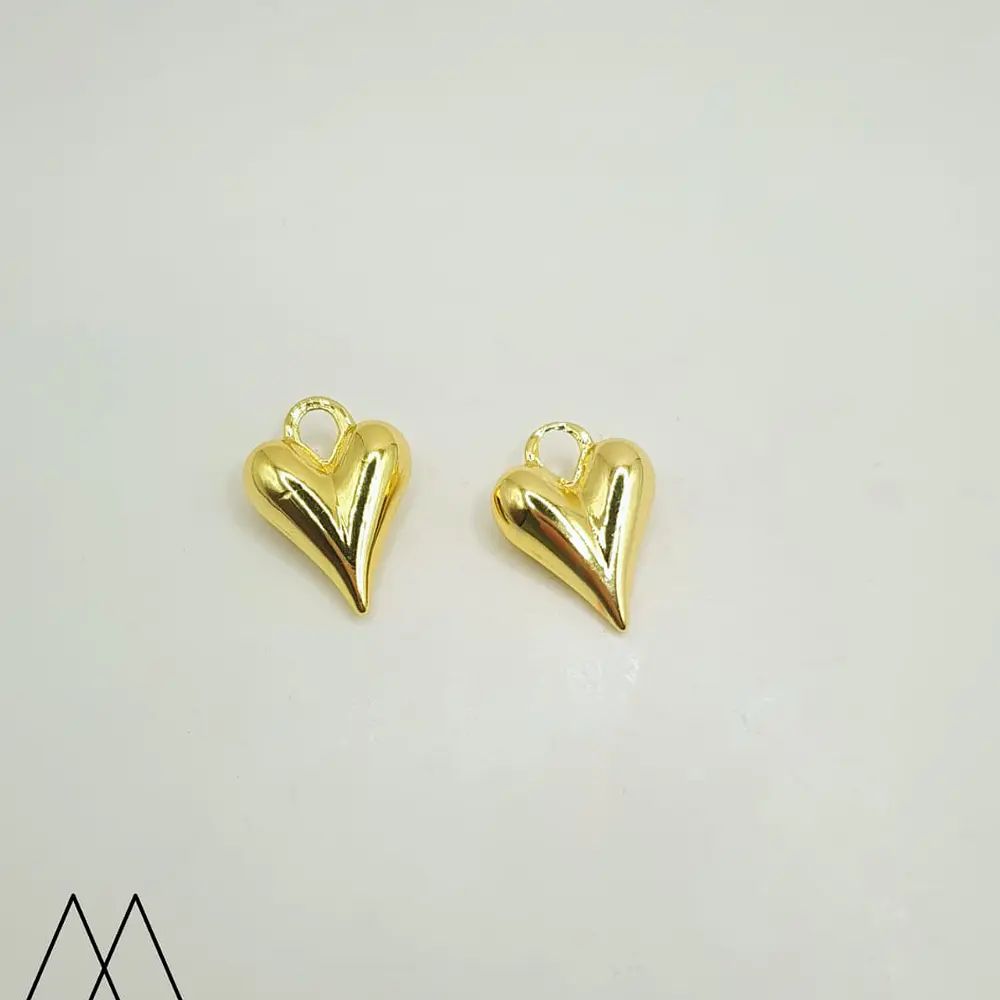 Corazón alargado dorado