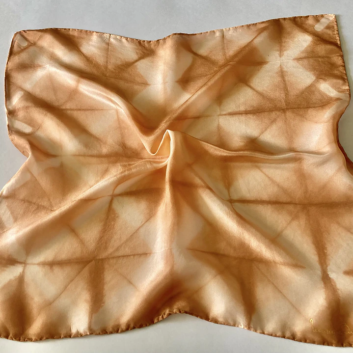 Pañuelo seda color arena 4