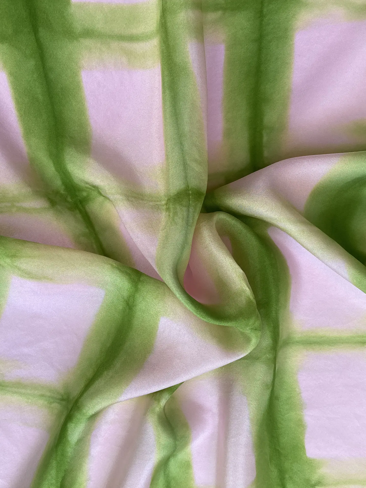 Pañuelo seda cuadros rosa 2