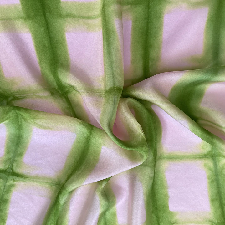 Pañuelo seda cuadros rosa 2