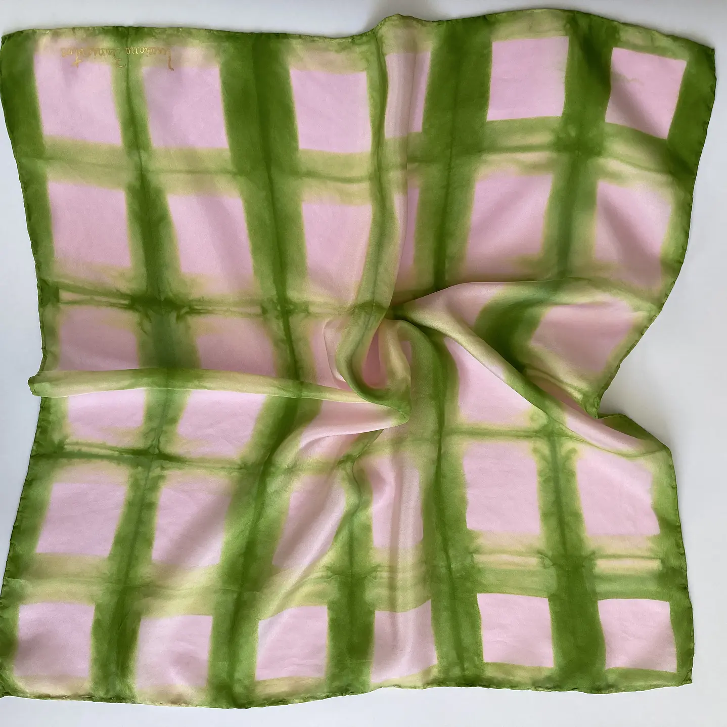 Pañuelo seda cuadros rosa 3