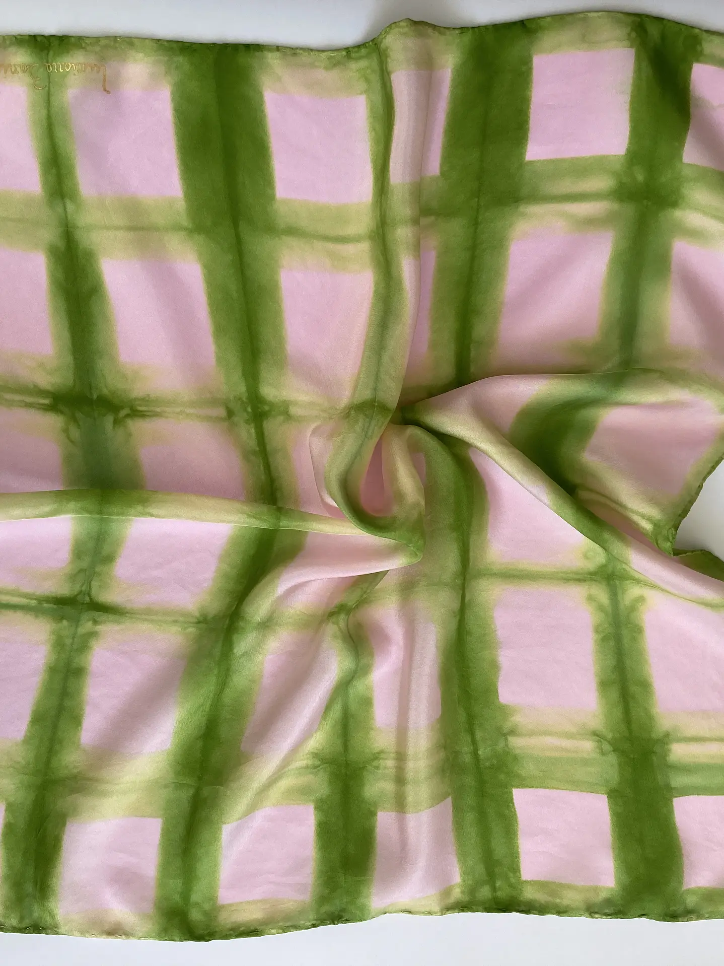 Pañuelo seda cuadros rosa 3