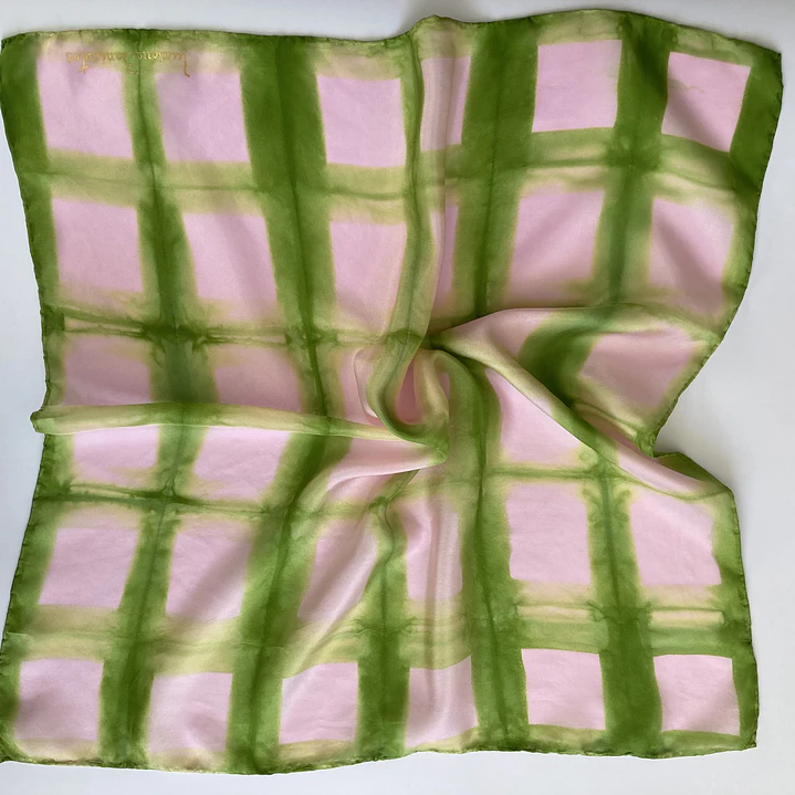 Pañuelo seda cuadros rosa 3