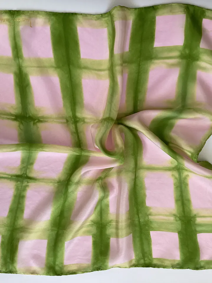Pañuelo seda cuadros rosa 3
