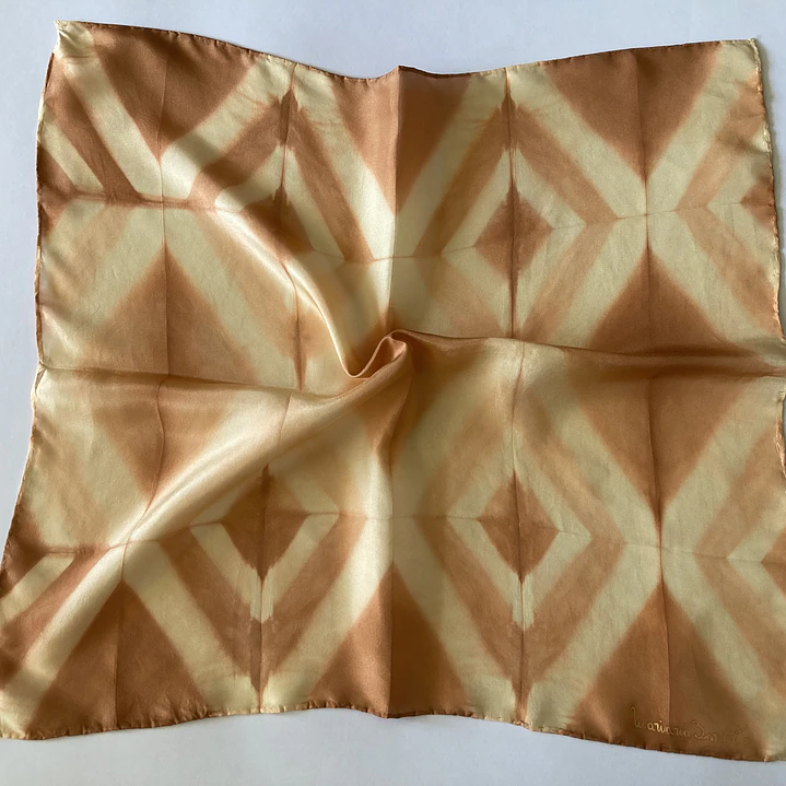 Pañuelo seda rombo tierra  5