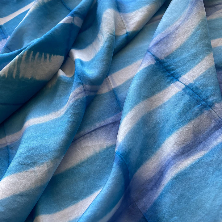 Pañuelo cuadrado líneas petróleo 4