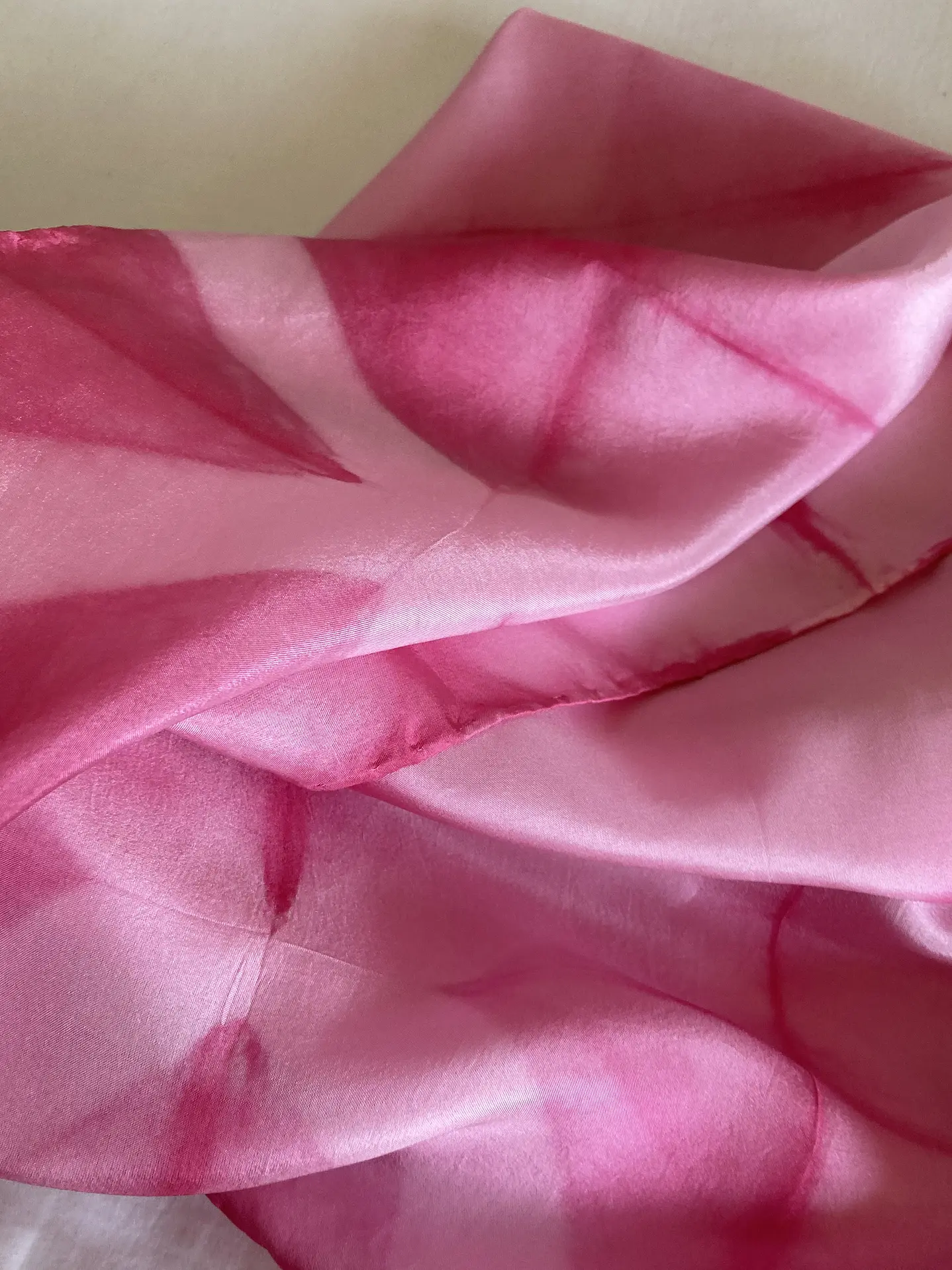 Pañuelo cuadrado rosa suave 1