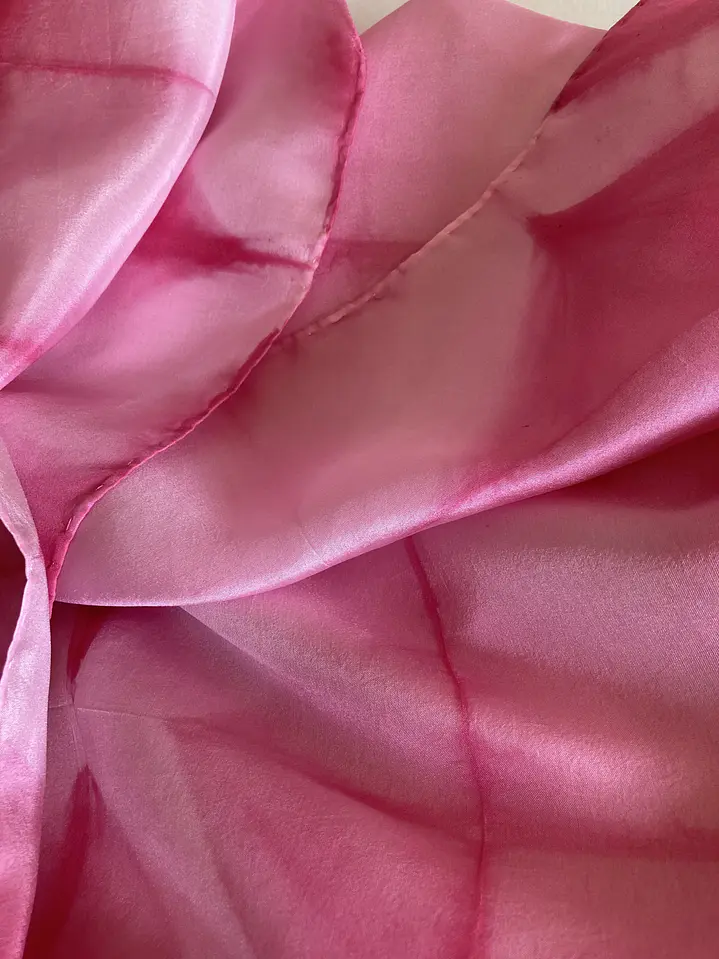 Pañuelo cuadrado rosa suave 2
