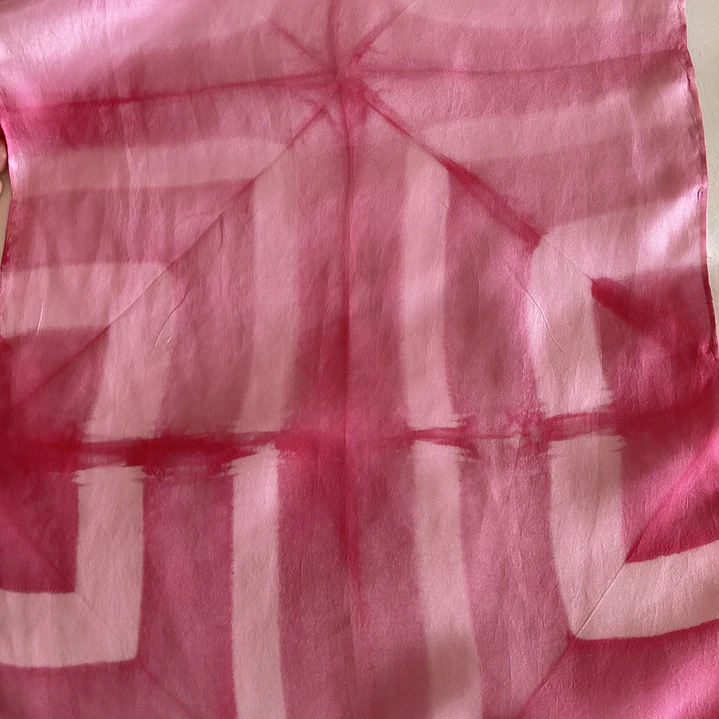 Pañuelo cuadrado rosa suave 4