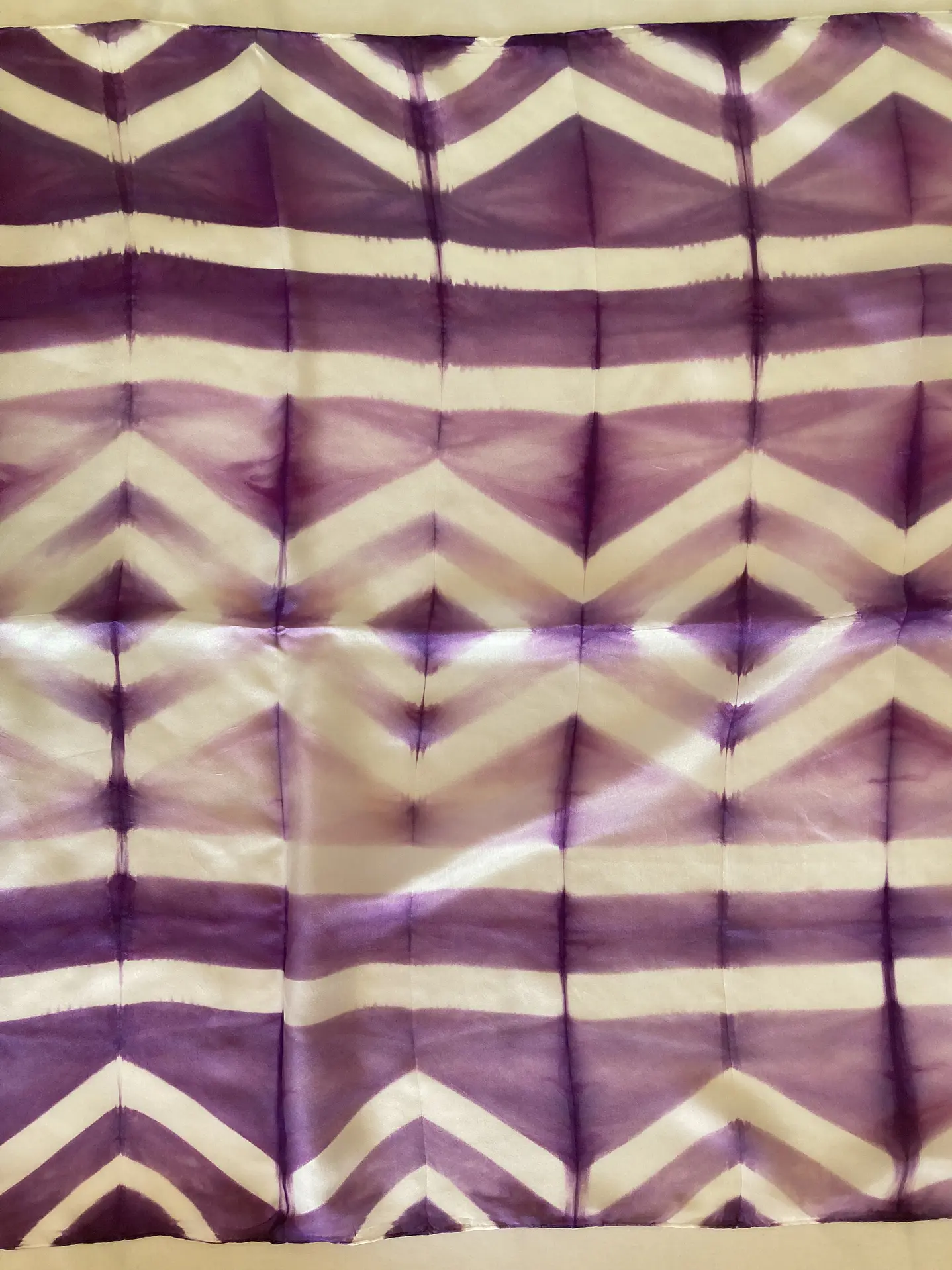 Pañuelo seda geometría violeta 1