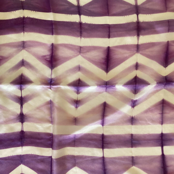 Pañuelo seda geometría violeta 1