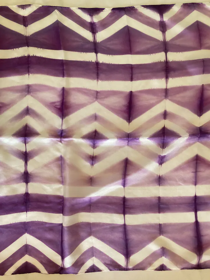 Pañuelo seda geometría violeta 1