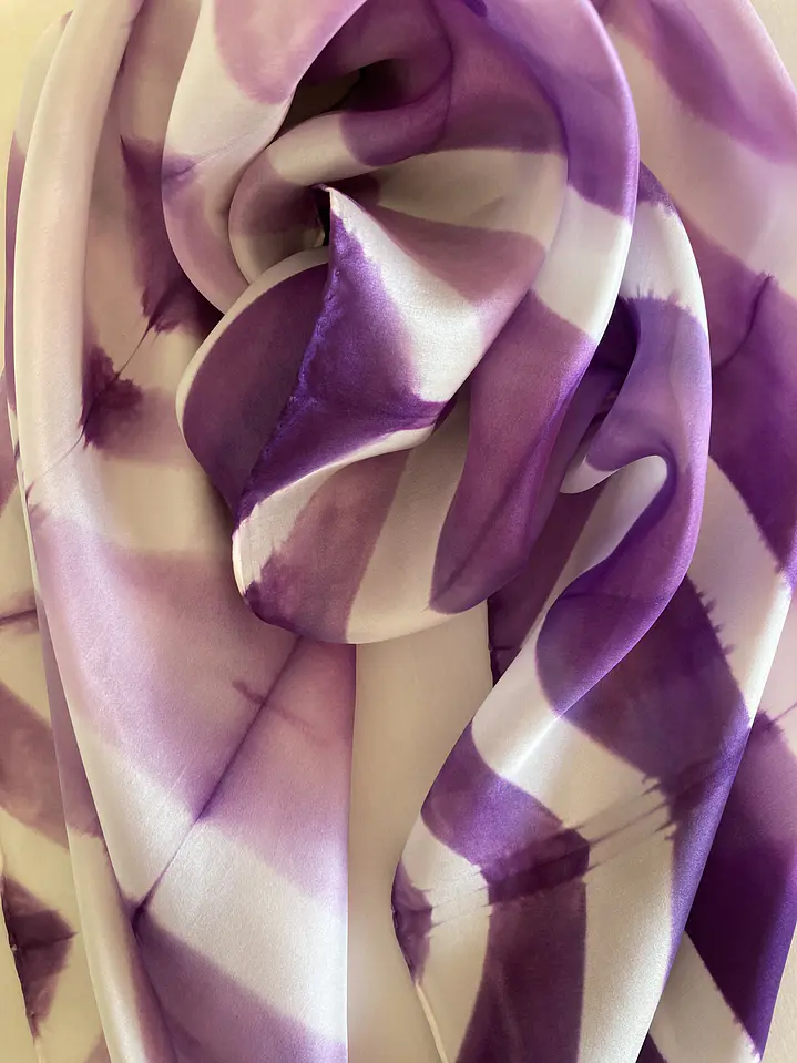 Pañuelo seda geometría violeta 2