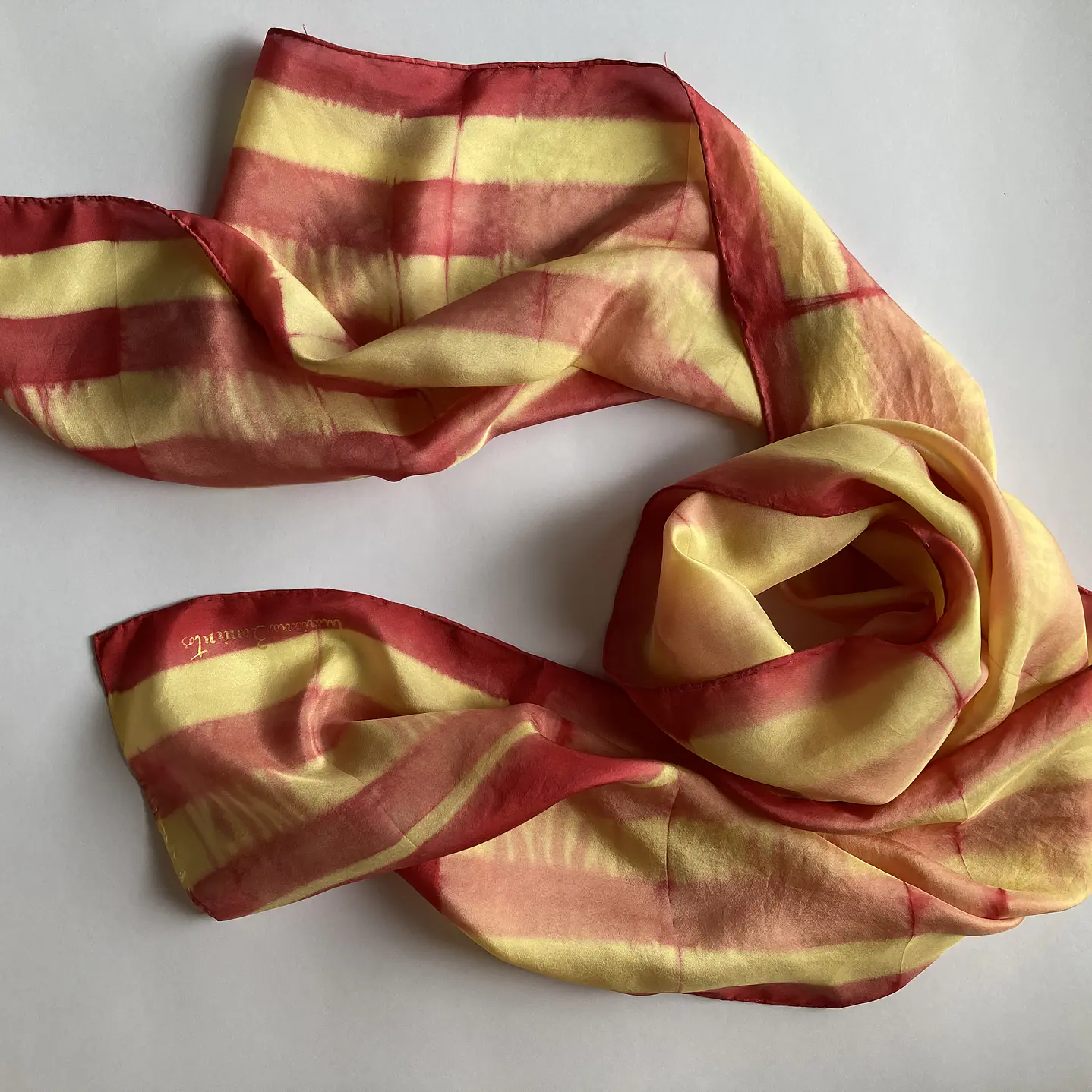 Pañuelo seda líneas oro 1