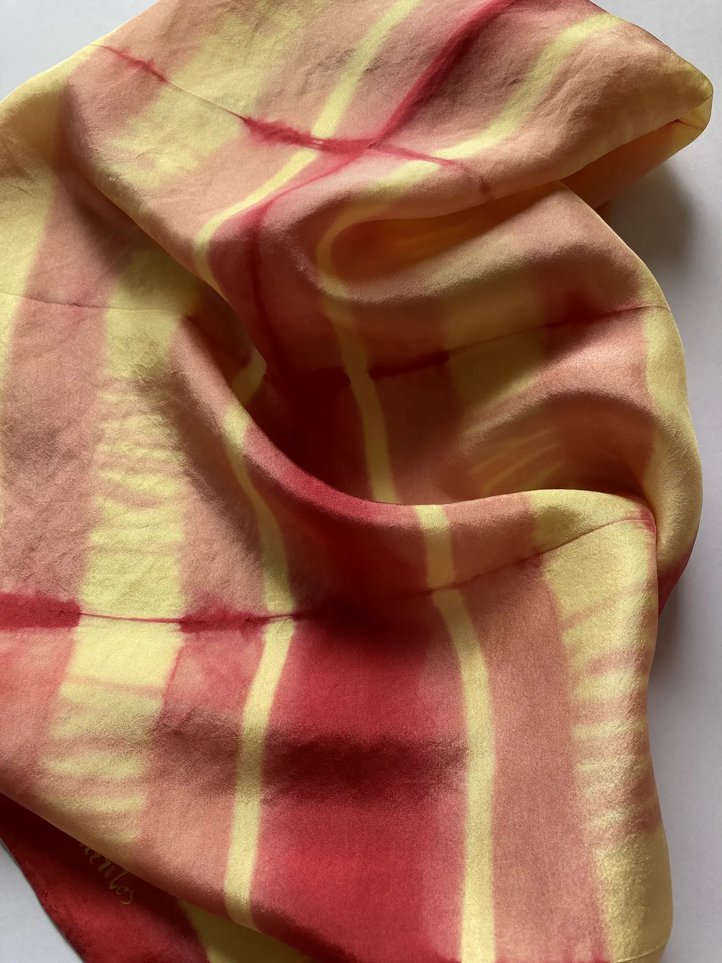 Pañuelo seda líneas oro 4