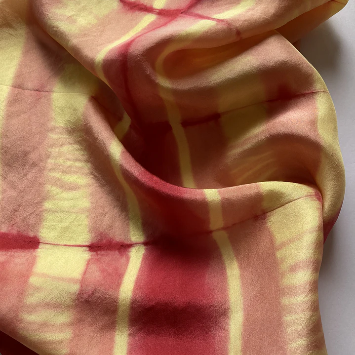 Pañuelo seda líneas oro 4