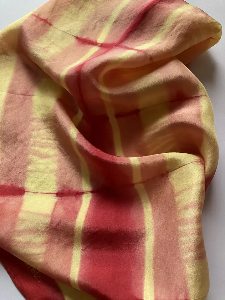 Pañuelo seda líneas oro 4