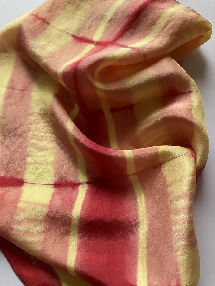 Pañuelo seda líneas oro- rojo 4