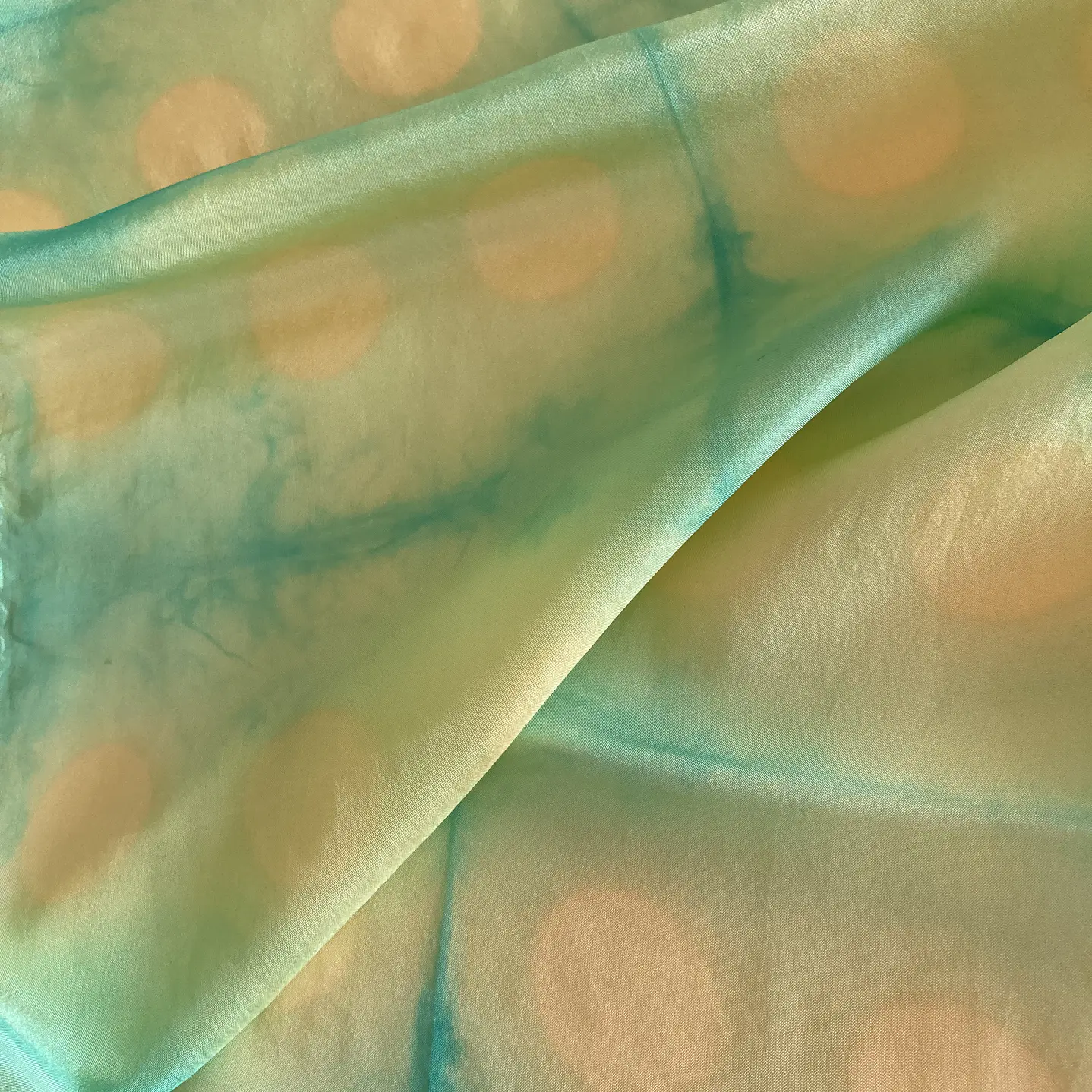 Pañuelo seda esferas oro 4