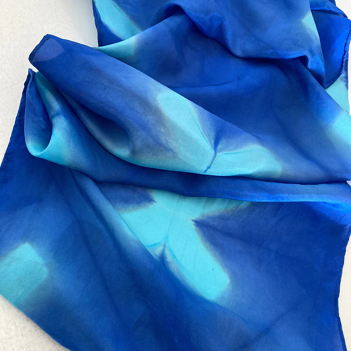 Pañuelo seda flores turquesa 2