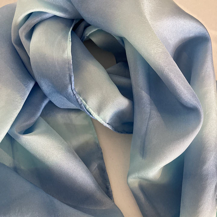 Pañuelo seda rayas celeste 1