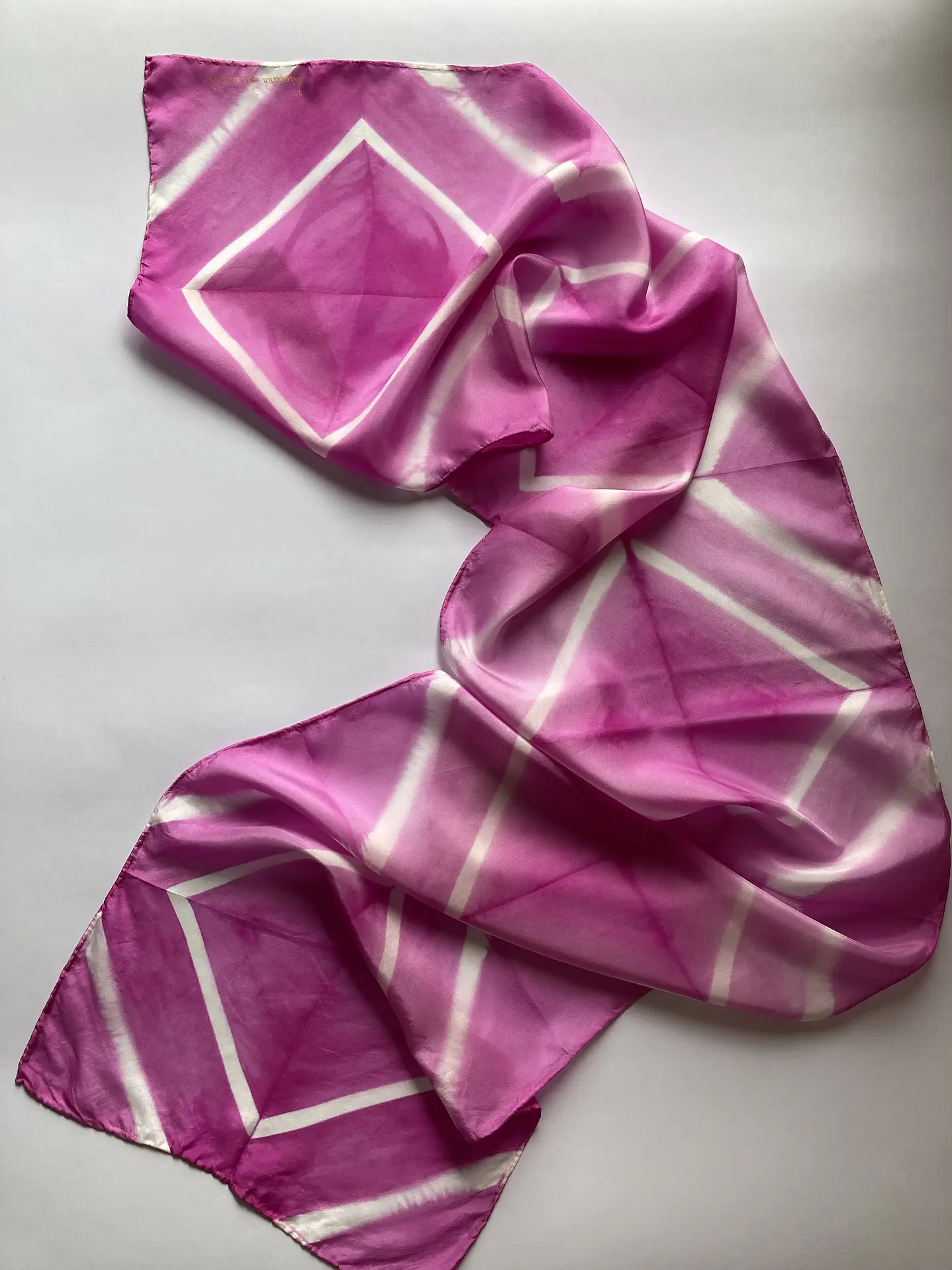 Pañuelo seda rombos rosa 1