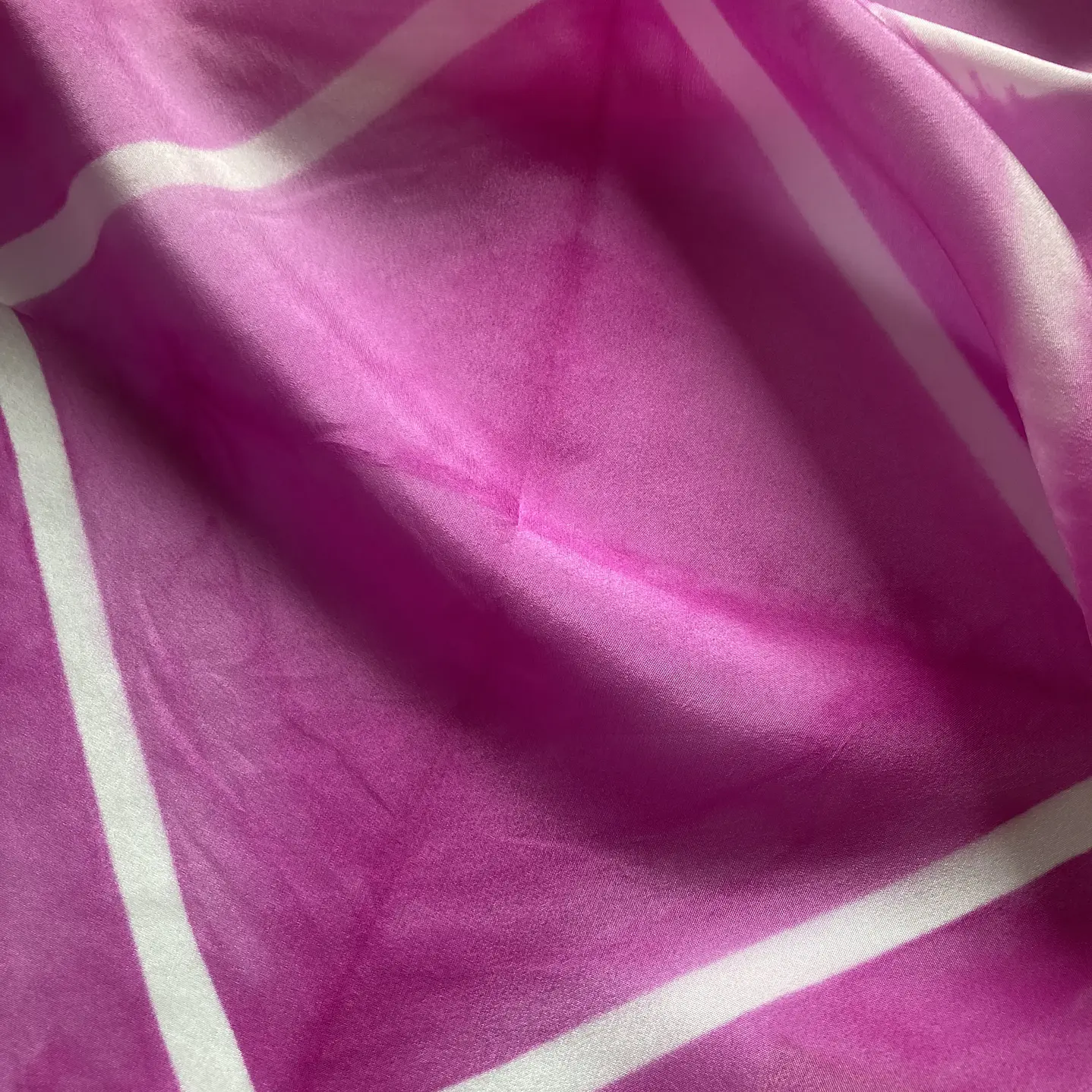 Pañuelo seda rombos rosa 3