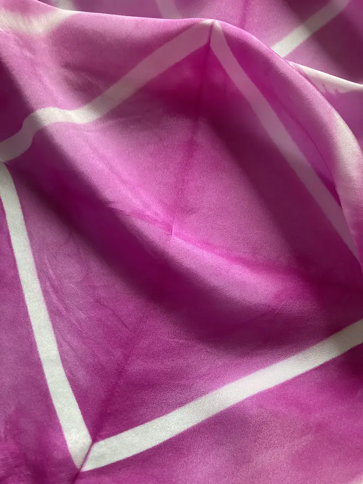 Pañuelo seda rombos rosa 3