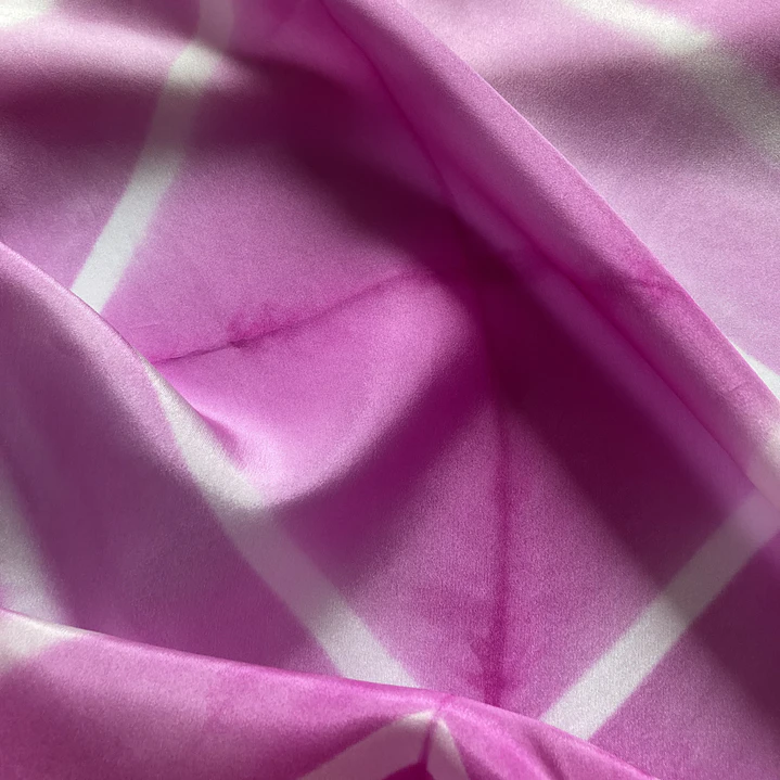 Pañuelo seda rombos rosa 4