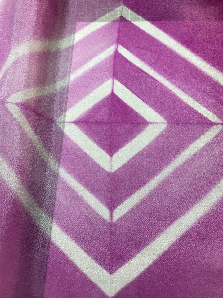 Pañuelo seda geometría rosa  2