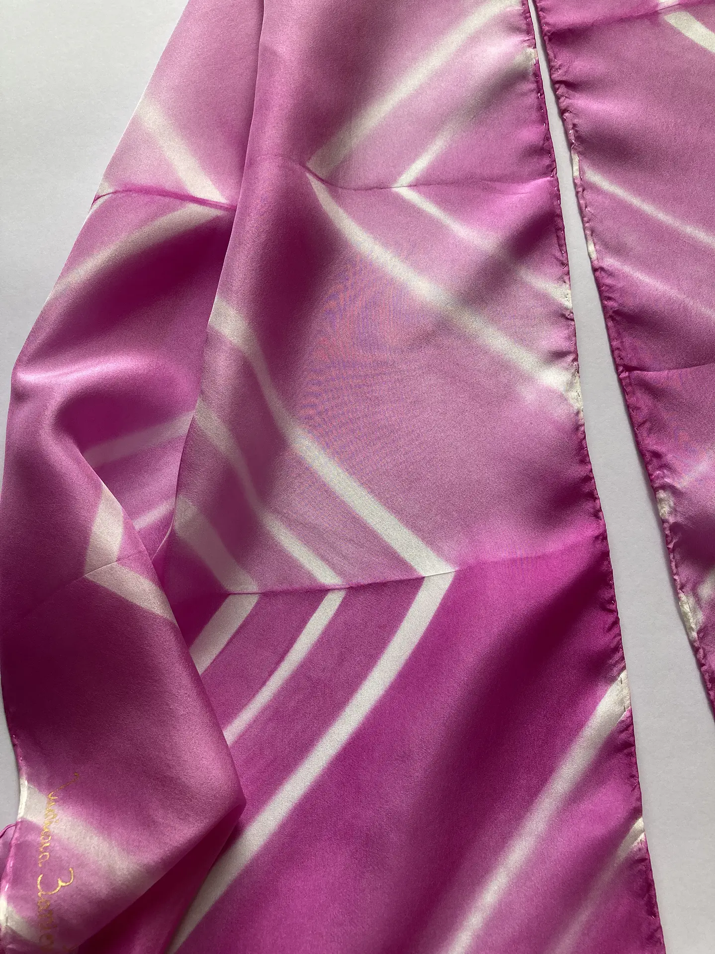 Pañuelo seda geometría rosa  3