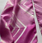 Pañuelo seda geometría rosa  - Miniatura 3