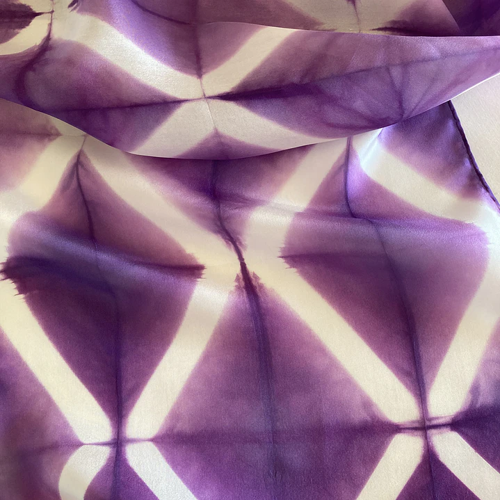 Pañuelo seda geometria  violeta 2