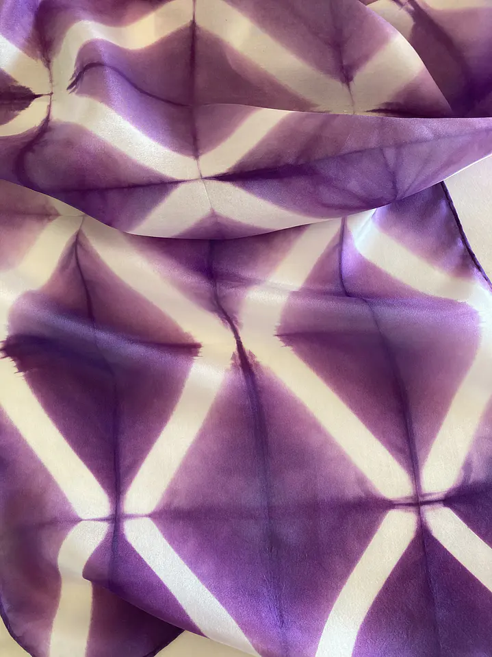 Pañuelo seda geometria  violeta 2