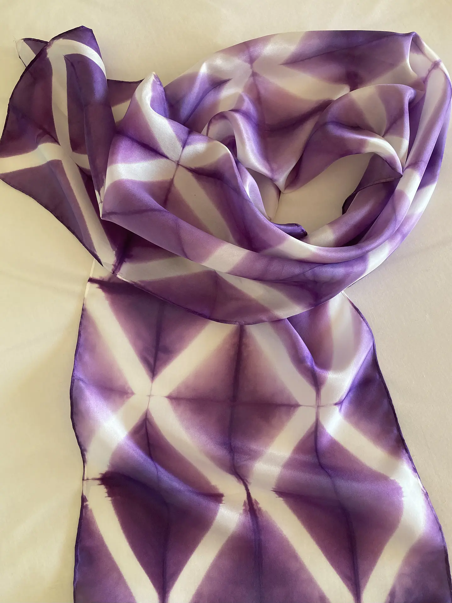 Pañuelo seda geometria  violeta 1