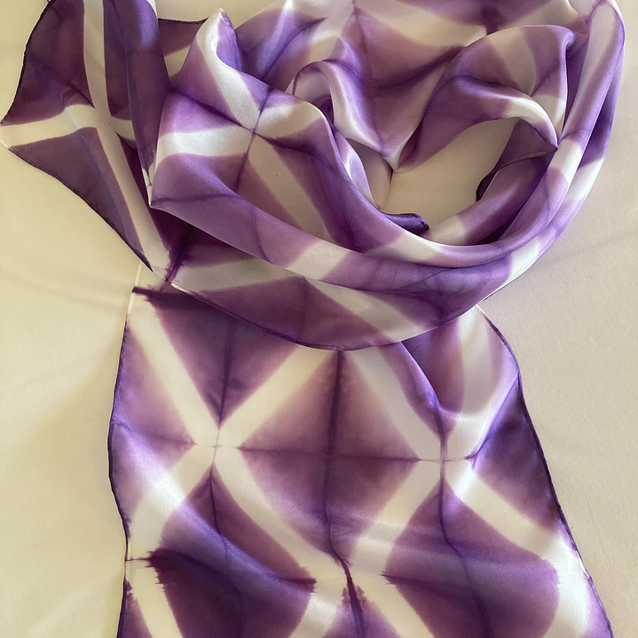 Pañuelo seda geometria  violeta 1